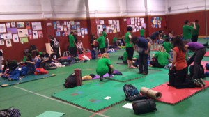 200 PERSONAS PASAN LA NOCHE EN VELA POR LA ESCUELA PÚBLICA